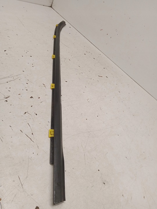 HYUNDAI I30 HB moulding dust right rear part 2007-09R