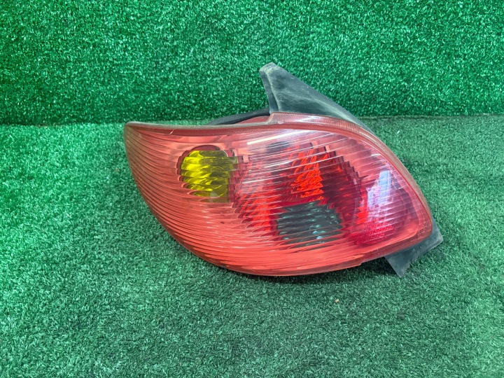 Licht links hinten LIFT PEUGEOT 206