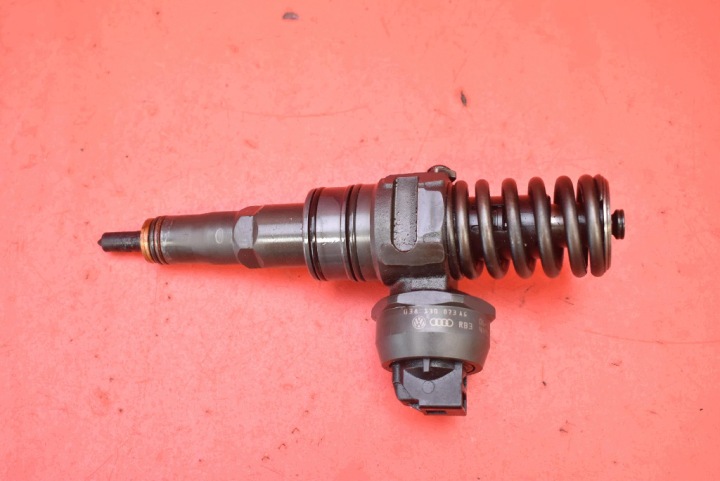 Injecteur Injecteur 038130073AG 0414720215 VW PASSAT B6 1.9 TDI 105 KM 05-10