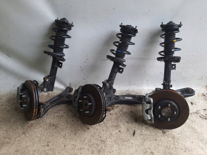 KIA XCEED 19-> MACPHERSO mozzo fusello braccetto sinistra