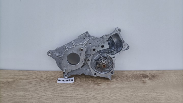 COUVERCLE POMPE EAU MOTEUR AUXILIAIRE TOYOTA AVENSIS COROLLA VERSO RAV4 2.0D K118/DF616