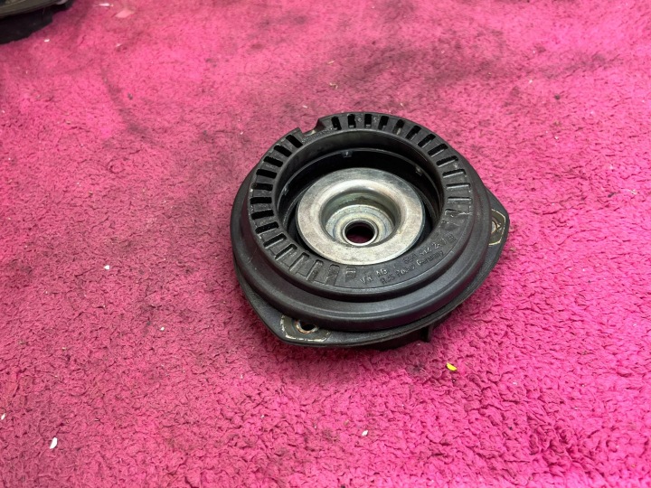 LOZYSKO + Airbag des Stoßdämpfers Audi Q3 F3 5Q0412249E Original!!