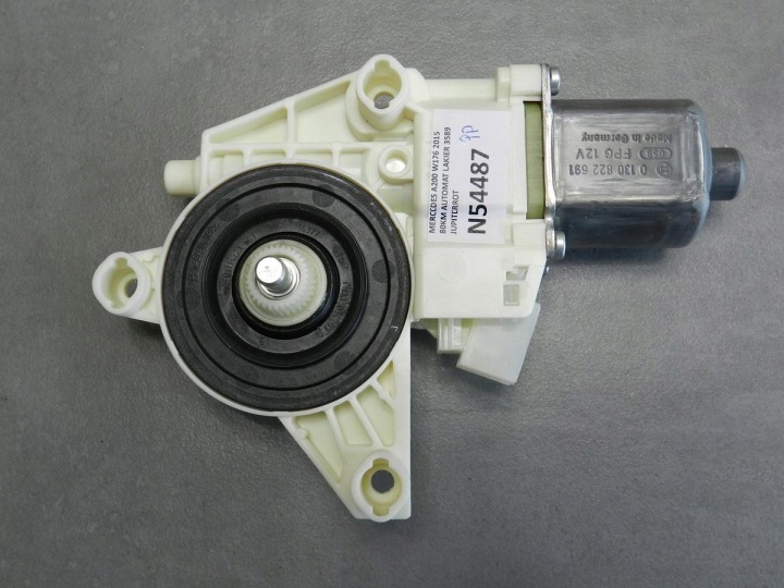 MERCEDES W176 Micro moteur Vitres Droite A2469065200