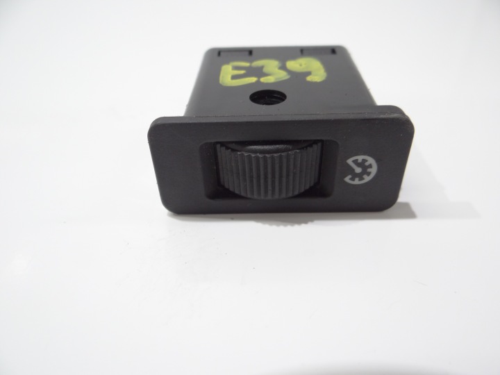 BMW E39 REGULATOR JASNOSCI budíků 8360461
