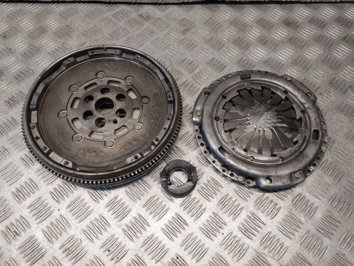 Reifen Rad Schwungrad + Kupplungssatz Kupplungsscheibe + LOZYSKO AUDI A3 8L LIFT 1.8 T