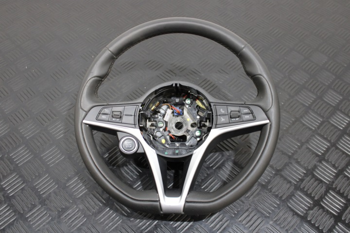 volante MULTIFUNKCJA ALFA ROMEO GIULIA VELOCE