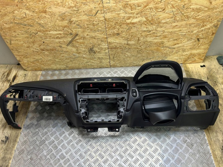 Angielska palubna doska BMW 1 F20 F21 2013 RHD