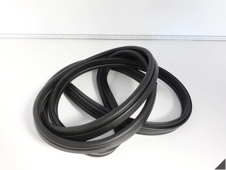 PEUGEOT 504 JOINT PNEUS DU CAPOT PORTE COFFRE HAYON 8707.20