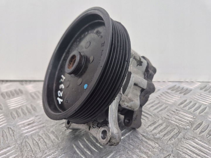 Mercedes C200 CGI S204 Pompe direction assistée A0064667501 M271