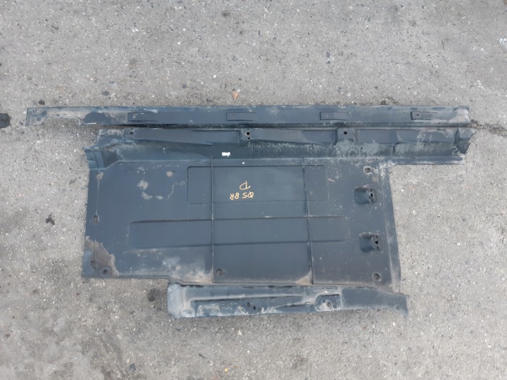 AUDI Q5 8R cover cover of the floor chassis right 8R0825208B