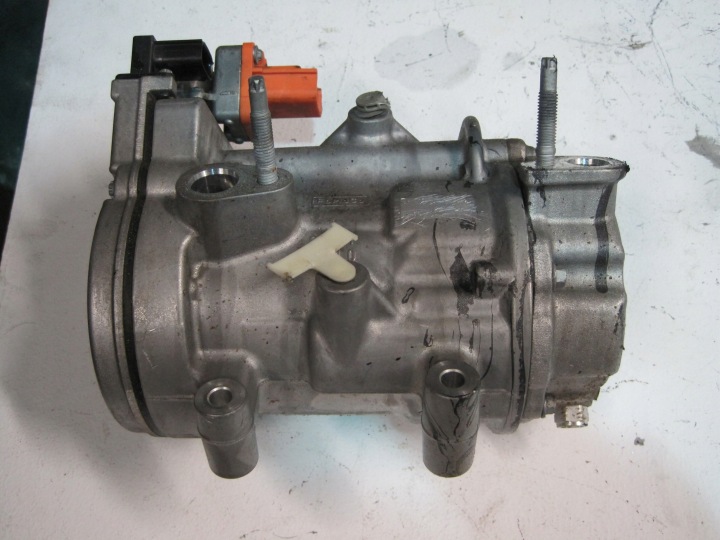 compressor of the air conditioning FORD KUGA MK3 2,5 LX6A-19D623-AC