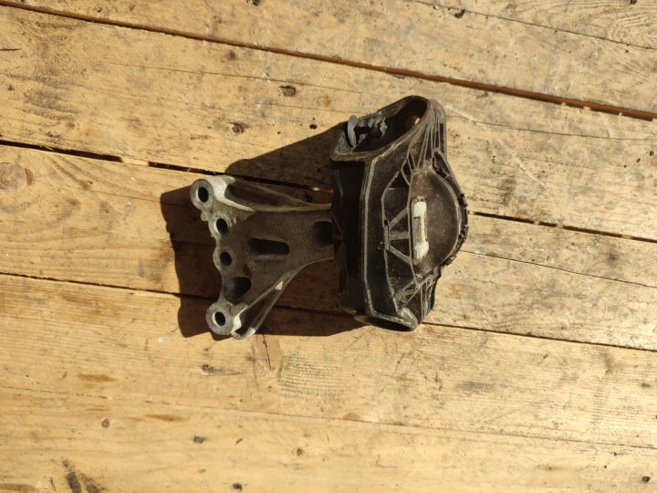 Stütze Motorlager PEUGEOT 208 und 9676780580