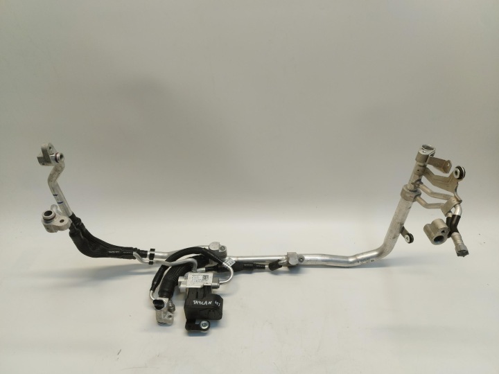 Porsche Taycan 4S 9J1 2022 valve rozprezny hose of the air conditioning 4m0816682e