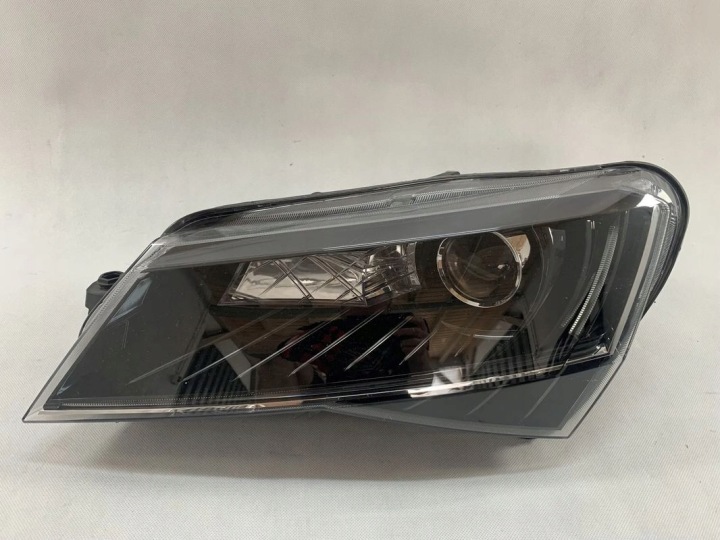 Skoda Superb 3 III 15-19r Reflektor Gauche Feux phare Gauche 3V1941015B