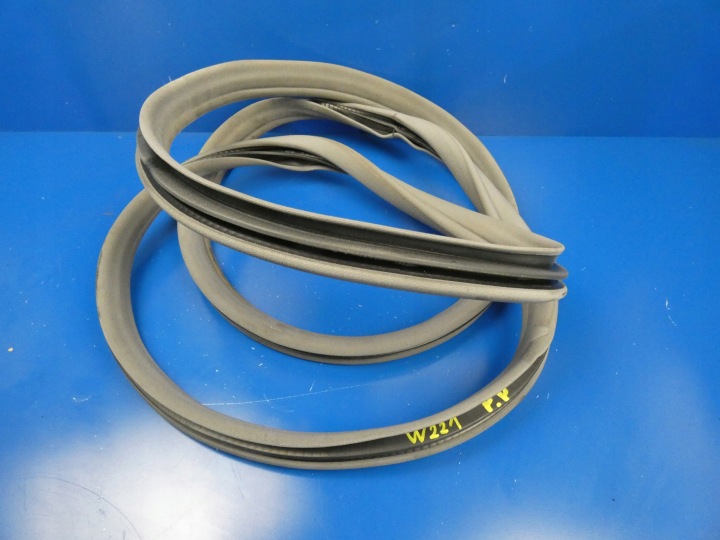 MERCEDES S KLASA W221 JOINT PORTIÈRE DROITE AVANT