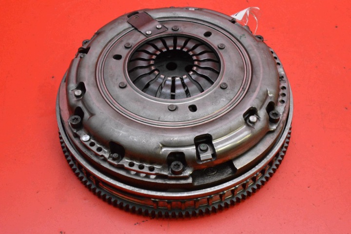 tengelykapcsoló kettős tömegű lendkerék kettőstömegű lendkerék 124077910 VOLVO V40 2 II 2.0 D2 120 KM 12-16