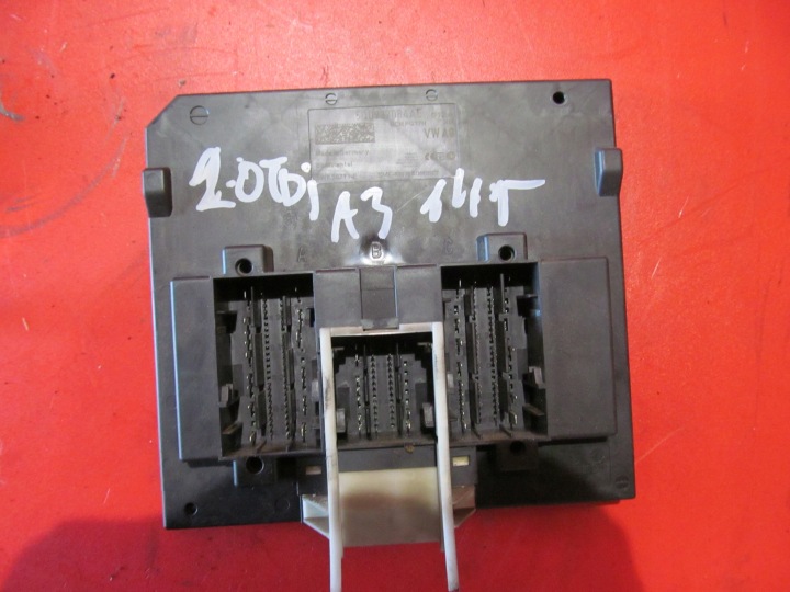 AUDI A3 8V 8VA 2.0 TDI CRBC SEAT LEON III VW GOLF VII modul Bedienteil BCM