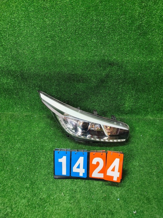 REFLEKTOR right front KIA CEED III LED 12- NR.R1424