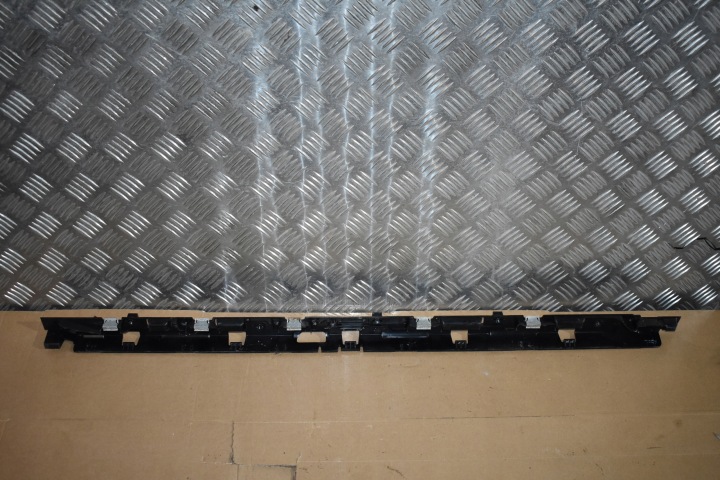 perfect condition moulding of the threshold left MERCEDES W217 1