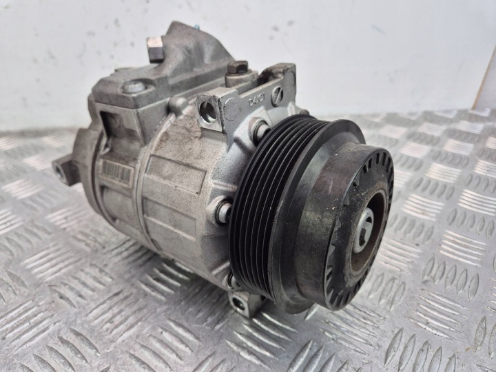 Mercedes E200 CGI W212 compressor; compressor of the air conditioning A0008307800