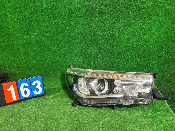 REFLEKTOR right TOYOTA HILUX VIII nr163