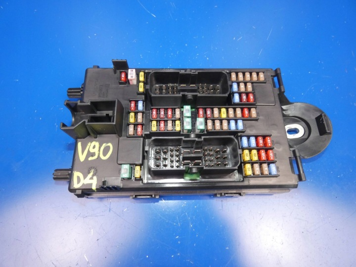VOLVO V90 II S90 II modul Szkerény biztosítékszekrény BSI