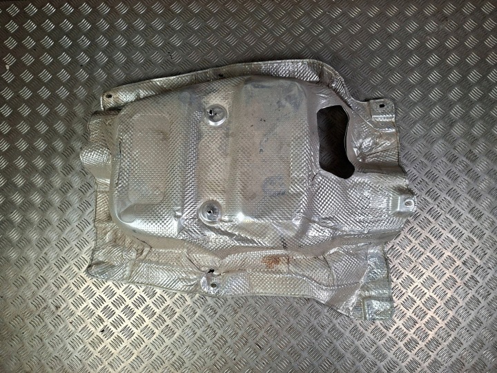 Escudo térmico Chrysler Pacifica 68477638AA 8