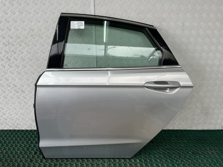FORD MONDEO MK5 14-18 sedan door complete rear. left rear part MOONDUST SILVER