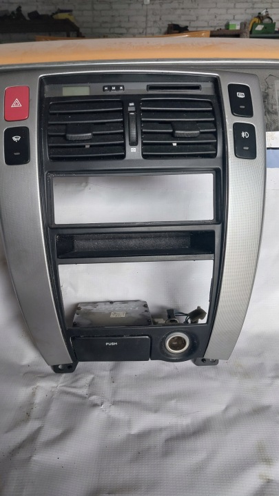 HYUNDAI TUCSON and 04-10 KRATKI air conditioning devices SRODKOWE frame RADIA U0501948
