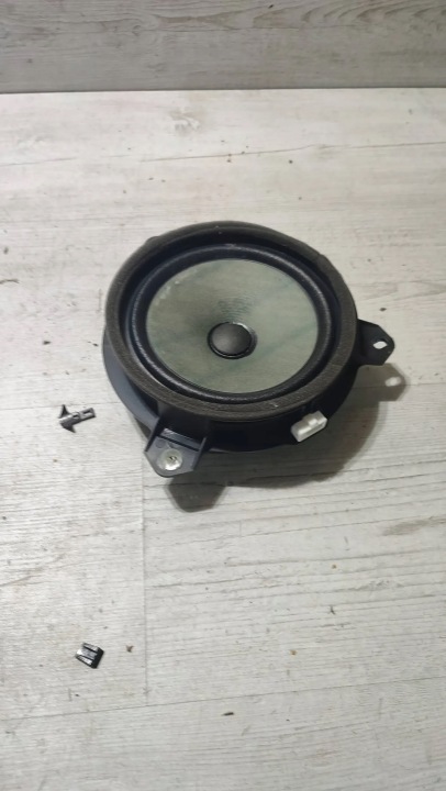 Toyota C-HR and 1.2 19r glosni door tylnych right rear part