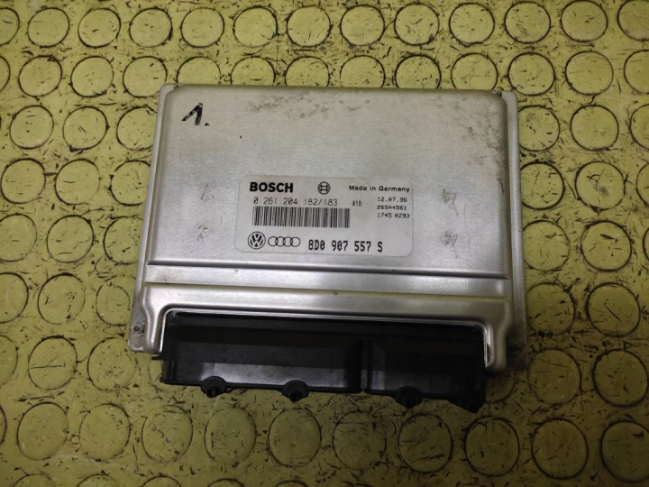 AUDI A4 B5 1.8 riadiaca jednotka MOTORA 0261204182/183