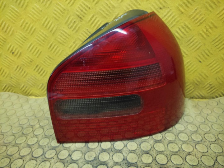 AUDI A3 8L Licht rechts heck 8L0945096