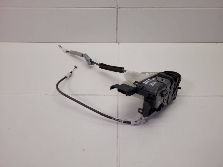 de la serrure portière avant droit prise Peugeot 208 2 2021 16943870