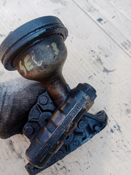 oil pump MERCEDES W107 W126 5.0 3.8 1171860001