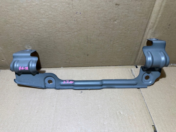 AUDI A6 C8 LZ7F Stütze Halter Halter des Kotflügels links vorne 4K0821167