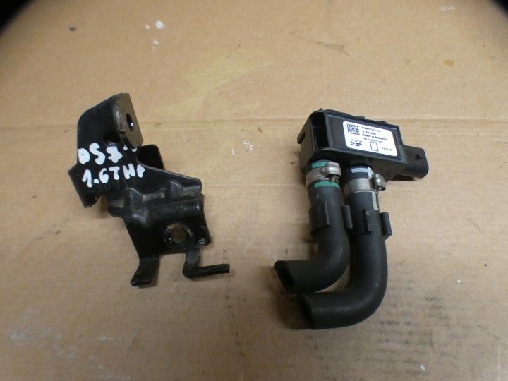 sensor of pressure Peugeot 3008 5008 III 24r Citroen Opel 1.6 THP 9812047080