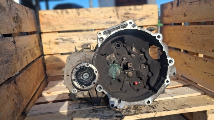 Getriebe MANUALNA JCX AUDI A3 8P PASSAT B6 GOLF V LEON II 1.9 TDI