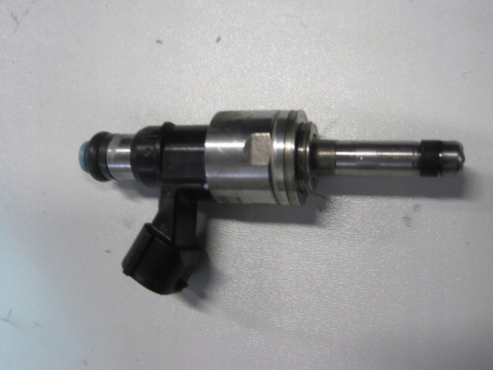 nozzle injector of the fuel TOYOTA COROLLA E21 2,5H 23250-24010