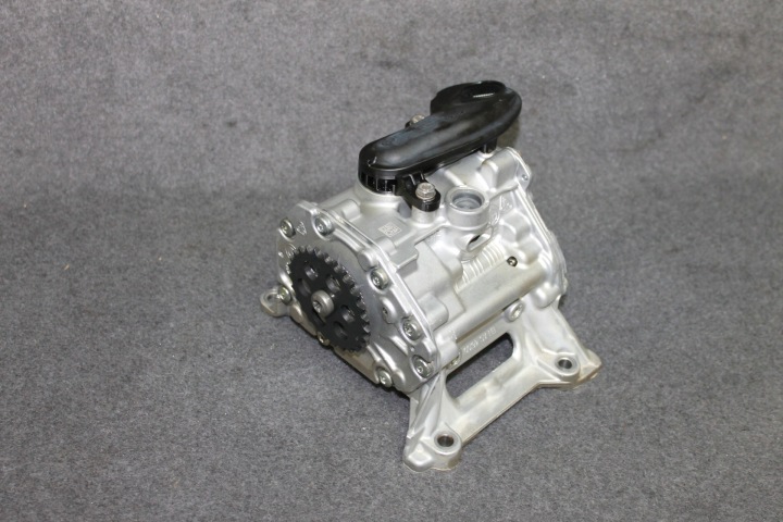 BMW G42 G20 G22 G30 G32 G01 G02 G29 4.0i B58B30B/C oil pump - 9895359
