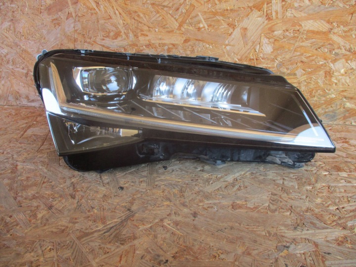 light front front right SKODA SUPERB III LIFT CRYSTAL LIGHTING
