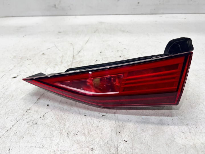 Licht rechts heck für die Heckklappe AUDI A3 8Y 8Y0945076A