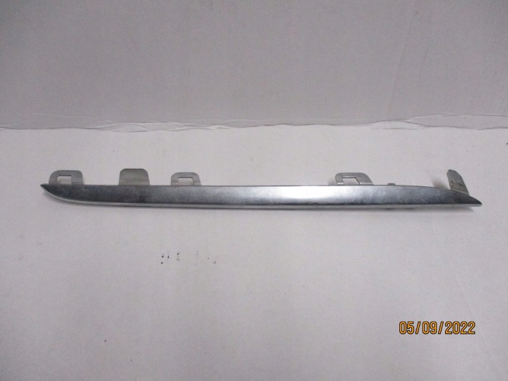 Moulage CHROM MERCEDES 205 A2058880673 Droit