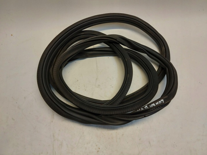 Ford Tourneo Connect III MK3 těsnění pravý záď