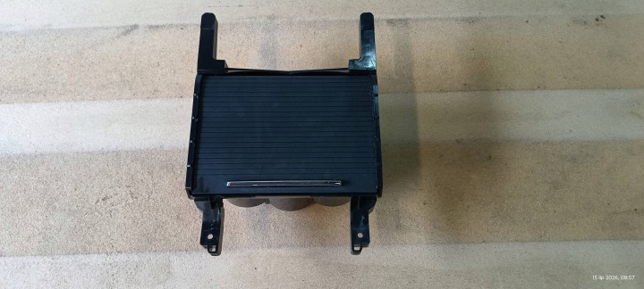 Poignée pour Boissons KUBEK SKODA SUPERB III 3V0858329 2016