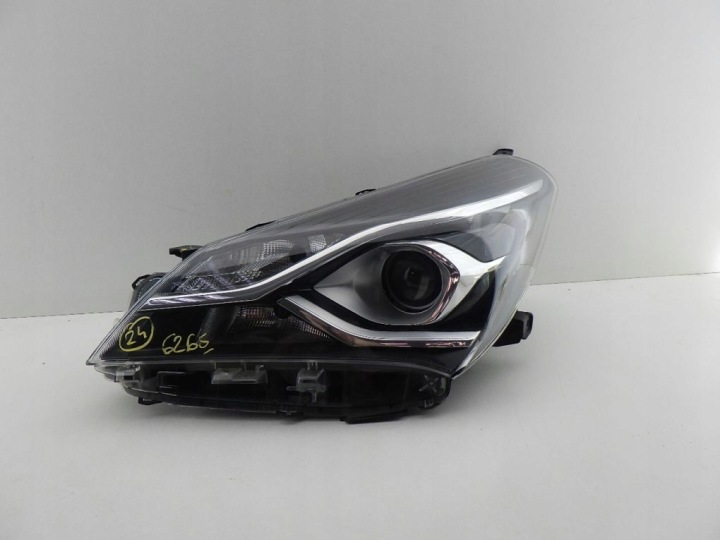 TOYOTA YARIS III 3 LIFT 17- ohne LED Licht vorne links