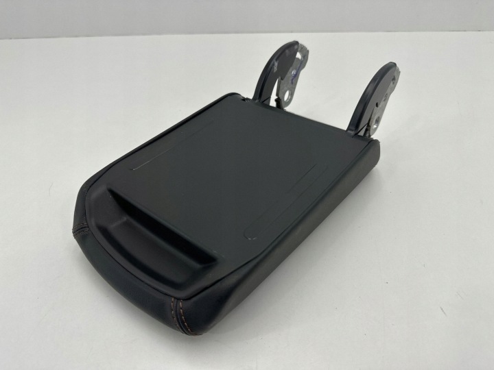 Cupra Formentor 2025 console armrest 6