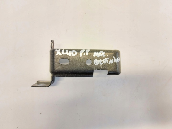 Volvo XC40 D3 Stütze Halter des Kotflügels vorne rechts 31469375