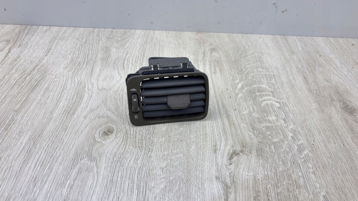 desna rešetka rešetka ventilacije dovod konzoli VOLVO S80 99-06 ROK 130082002 PAK9/14NIK