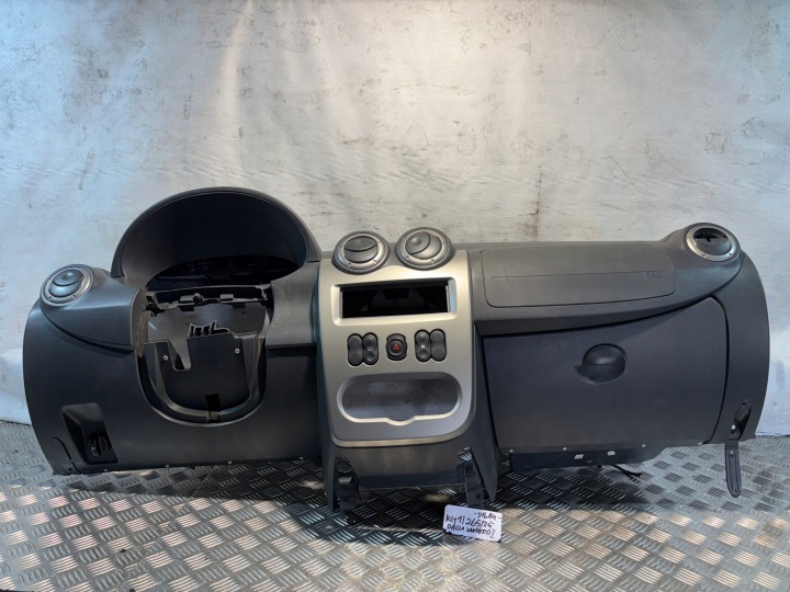 dashboard instrument panel Dacia Sandero and 820073738433