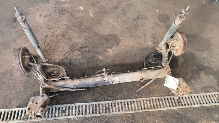 träger / Achsträger heck 1.4 NISSAN NOTE E11